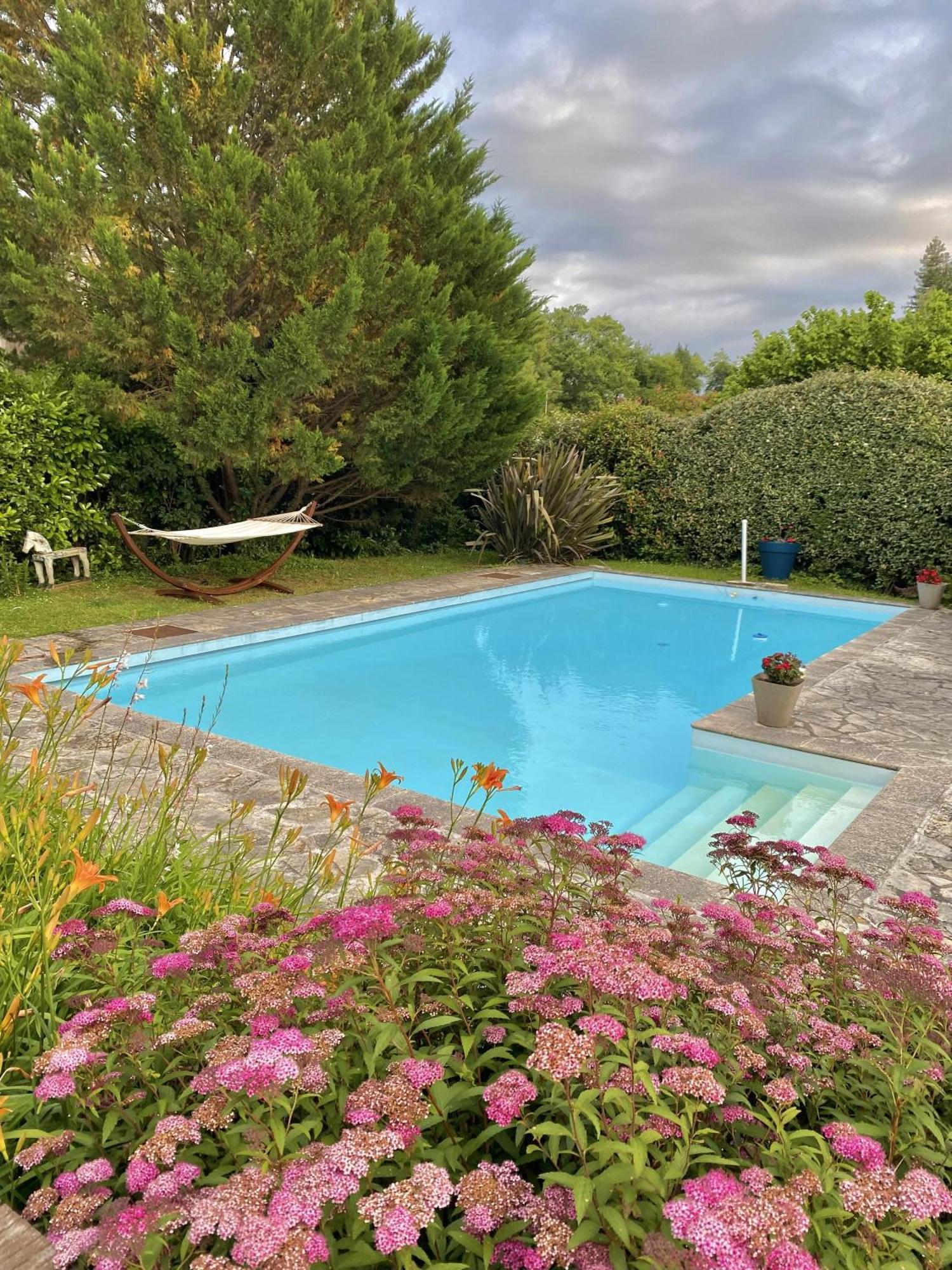 Agreable Petit Gite Avec Piscine Et Jardinet Salies-de-Béarn Zewnętrze zdjęcie