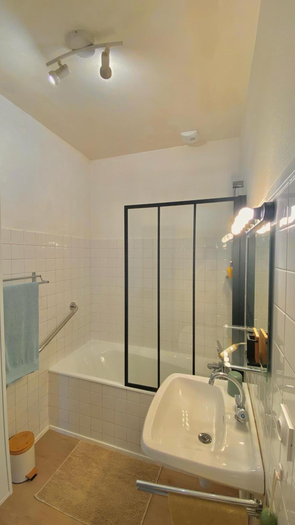 Agreable Petit Gite Avec Piscine Et Jardinet Salies-de-Béarn Zewnętrze zdjęcie