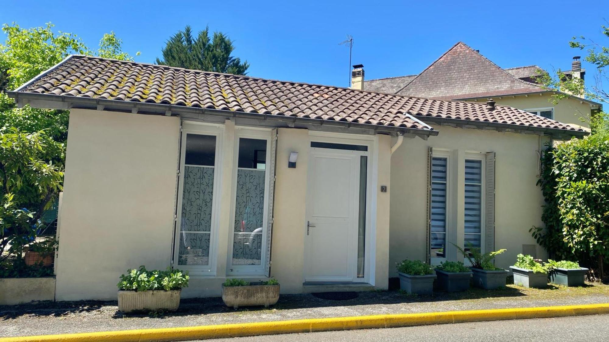 Agreable Petit Gite Avec Piscine Et Jardinet Salies-de-Béarn Zewnętrze zdjęcie