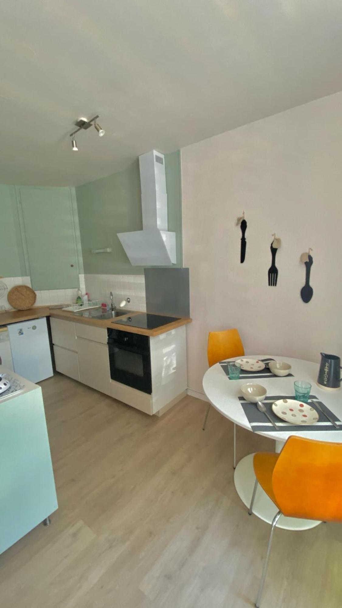 Agreable Petit Gite Avec Piscine Et Jardinet Salies-de-Béarn Zewnętrze zdjęcie